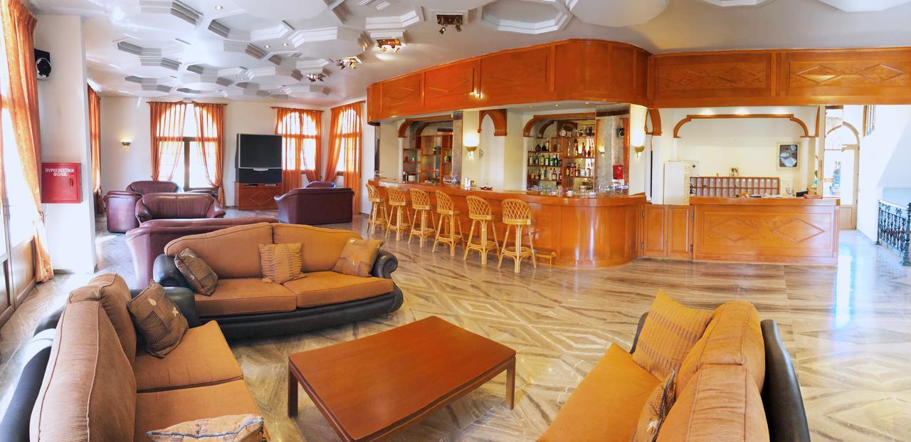 Regina Hotel Vasilátika Exteriör bild